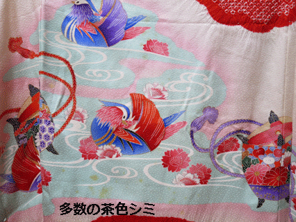 おしどり模様宮参り掛け着の茶色しみ