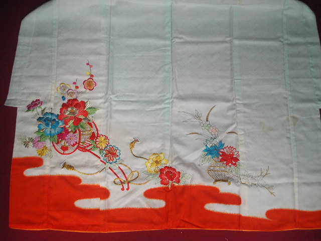 白地花車模様化繊祝い着