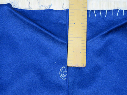 紺地縫い紋着物