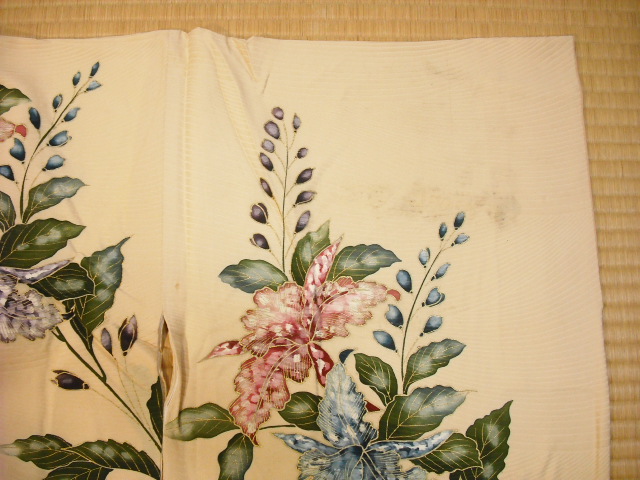 訪問着に生えた黒カビ