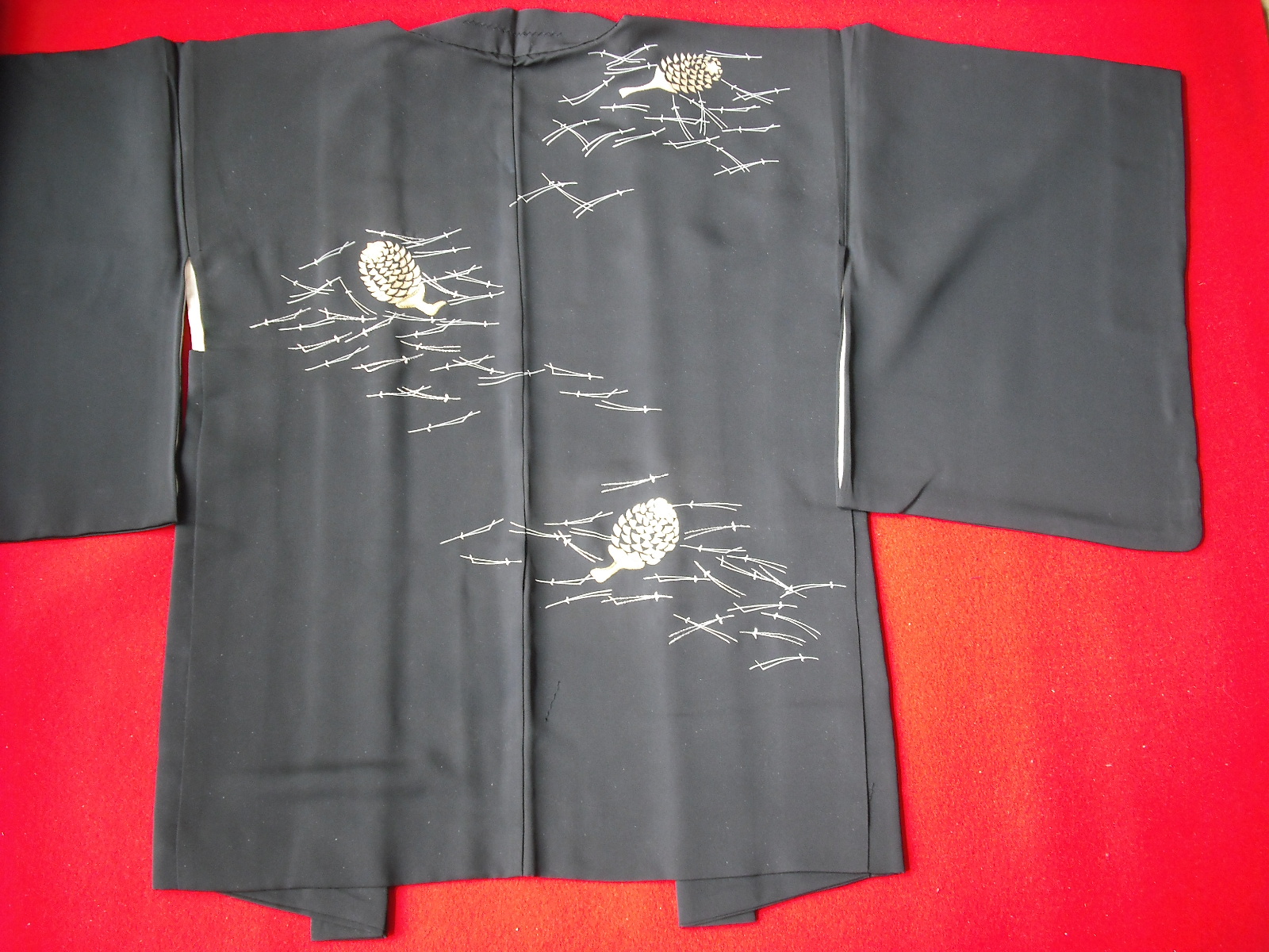 松模様黒地絵羽織