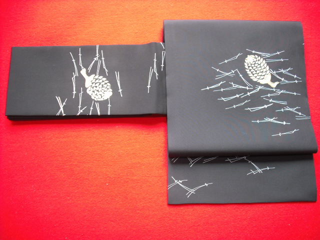 黒地松模様名古屋帯