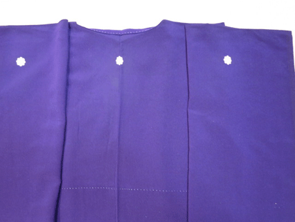 紫縮緬紋付き着物