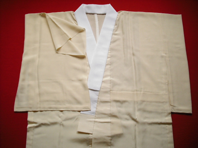 クリーム色無地長襦袢