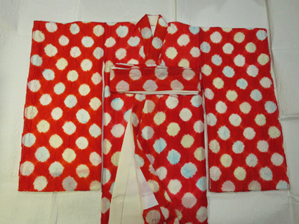 赤地絞り一つ身掛け着白比翼付き