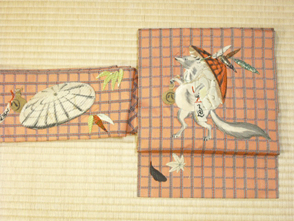 蝶模様刺繍振袖の袖部分