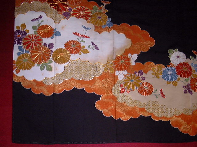 黒留袖雲取りに菊模様