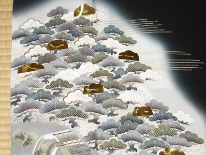 黒留袖　松模様