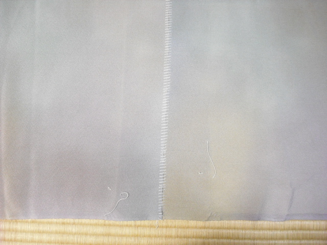 薄藤色ぼかし小紋の両袖丸部分